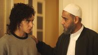 Scheich Jackson – Khaled Hani Abdulhayy at 16 (Ahmed Malek, l.)