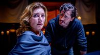 Sturm der Liebe – Alexandra (Daniela Kiefer, l.) versteht entsetzt, dass Tom (Milan Marcus, r.) sie beide umbringen will.