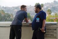 Code Black – Ein eingespieltes Team in der Notaufnahme: Willis (Rob Lowe, l.) und Sallander (Luis Guzmán, r.) ...