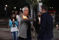 Community – Geraten aneinander: Jeff (Joel McHale, r.) und Pierce (Chevy Chase, l.) ...