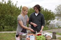 Zu Tisch ... – Ana und Lazar bereiten einen Brotaufstrich mit dem Pilz Schwefelporling zu.