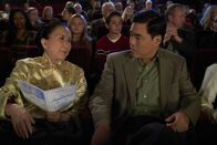 Fresh off the Boat – Grandma Huang (Lucille Soong, l.); Louis Huang (Randall Park, r.)