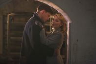 Father Brown – Grace Fitzgerald (Rosemary Boyle) trifft auf ihren ehemaligen Liebhaber Owen Brunt (John Hogg). Er will ihre gemeinsame Liebe noch nicht aufgeben.