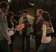 How I Met Your Mother – L-R: Marshall (Jason Segel), Lily (Alyson Hannigan), Ted (Josh Radnor), Barney (Neil Patrick Harris) und Robin (Cobie Smulders)