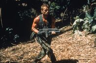 Predator – Major Dutch Schaefer (Arnold Schwarzenegger) und seine Truppe stellen sich einem blutgierigen Feind, der die Menschheit bedroht ...