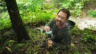 rec. Reportage: Leben ohne Geld - Utopie oder Zukunft? – rec. Leben ohne Geld – Utopie oder Zukunft? Manuel Brändli im Wald Copyright: SRF