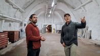 rec. – rec. Faszination Bunker – Das Zweitleben der Schweizer Militäranlagen «rec.»-Reporter Robin Pickis zusammen mit Bunkerbesitzer Erich Breitenmoser