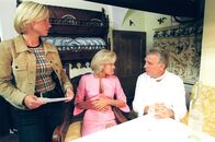 SOKO Kitzbühel – (v.li.): Kristina Sprenger (Karin Kofler), Andrea L’Arronge (Gräfin Schönberg), Heinz Marecek (Hannes Kofler).