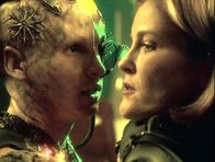 Star Trek - Raumschiff Voyager – Captain Kathryn Janeway (Kate Mulgrew,r.) und Erster (junger Borg) Ryan Spahn.