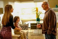 Modern Family – V.l.: Gloria (Sofía Vergara), Joe (Pierce Wallace), Jay (Ed O'Neill)