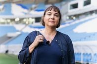 Abenteuer am Golf – SRF DOK-Serie: Abenteuer am Golf Rita Schiavi inspiziert als Gewerkschafterin den Bau der WM-Stadien in Katar. 2022