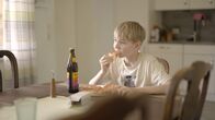 Die Ernährungs-Docs – Hat oft keinen Appetit: Wenn Lenni M. doch hungrig wird, muss es schnell gehen. Dann kommen oft Fertigpizza und Spezi auf den Esstisch der Familie M.