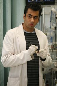 Dr. House – Dr. Lawrence Kutner (Kal Penn) und seine Kollegen untersuchen den alleinerziehenden Vater Jerry, der schlafwandelt ...