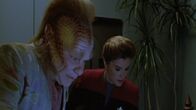 Star Trek - Raumschiff Voyager – Neelix (Ethan Phillips) und Kathryn Janeway (Kate Mulgrew)