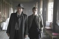 Der junge Inspektor Morse – Der junge Endeavour Morse (Shaun Evans, r.) wird dem erfahrenen Ermittler Fred Thursday (Roger Allam, l.) zugeteilt. Gemeinsam gehen sie auf Verbrecherjagd.