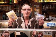 Nix Festes – Lennart (Dirk Martens) hat einen Krieg mit Berliner Prenzelberg-Müttern gestartet.