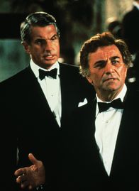 Columbo – Moderator Wade Anders (George Hamilton) einem Herzinfarkt erlegen ist...