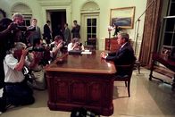 George W. Bush: Das Interview – PRESIDENT BUSH DELIVERS AN ADDRESS TO THE NATION AT 8:30 P.M. REGARDING THE TERRORIST ATTACKS ON THE WORLD TRADE CENTER, THE PENTAGON AND THE HIJACKED AIRPLANE THAT CRASHED IN RURAL PENNSYLVANIA. THE PRESIDENT SITS AT HIS DESK WITH HIS HANDS FOLDED, THE PRESS POOL PHOTOGRAPHS HIM. THE PRESIDENT GOES OVER HIS SPEECH WITH KAREN HUGHES (RELEASE P7132-4). KARL ROVE IS PRESENT. PRESIDENT BUSH TALKS ALONE WITH KAREN HUGHES AS THEY WALK ALONG THE COLONNADE TO THE RESIDENCE FOLLOWING THE SPEECH. Location: OVAL OFFICE. P7131-15.JPG