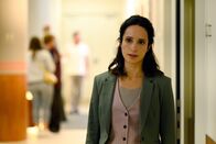 Der Alte – Manchmal versetzt Bergmann Annabell Lorenz (Stephanie Stumph) doch noch in Erstaunen.