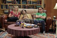 The Big Bang Theory – L-R: Penny (Kaley Cuoco), Rajesh Koothrappali (Kunal Nayyar), Leonard Hofstadter (Johnny Galecki).