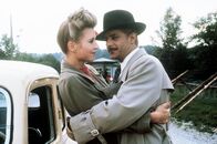 Lili Marleen – Eine Staatsgrenze trennt Willie (Hanna Schygulla) von ihrem Geliebten Robert (Giancarlo Giannini).; Zur ARTE-Sendung Lili Marleen Eine Staatsgrenze trennt Willie (Hanna Schygulla) von ihrem Geliebten Robert (Giancarlo Giannini).