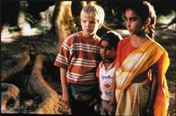 Little Buddha – v.l.: Jesse (Alex Wiesendanger) mit seinen beiden Mitstreitern Raju (Raju Lal) und Gita (Greishma Makar Singh).