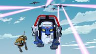 Voltron: Legendärer Verteidiger​​ – Left: Yellow Lion (Legendary Defender), in middle: Blue Lion (Legendary Defender)