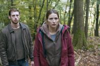 Das Seil – Joseph (Tom Mercier) und seine Frau Leïla (Christa Théret) möchten das Rätsel um das endlose Seil lösen.