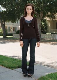 Gilmore Girls – (6. Staffel) - Rory Gilmore (Alexis Bledel) lebt gemeinsam mit ihrer Mutter in Stars Hollow, einer Kleinstadt, in der getratscht wird, was das Zeug hält - insbesondere nachdem bei dem Mutter-Tochter-Gespann Eiszeit herrscht ...