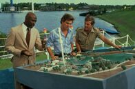 Der weiße Hai III – Michael Brody (Dennis Quaid), der Sohn von Chief Brody, ist mittlerweile Ingenieur und arbeitet in Florida an einem Unterwasser-Vergnügungspark, der in Kürze eröffnet werden soll. (Foto, li.: Louis Gossett, Jr.)
