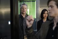 MacGyver – James MacGyver (Tate Donovan), Desi (Levy Tran) und MacGyver (Lucas Till)