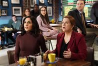 Crazy Ex-Girlfriend – Valencia (Gabrielle Ruiz, l.); Paula (Donna Lynne Champlin, r.)