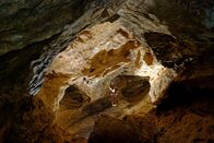 Das Riesending - 20.000 Meter unter der Erde – Ein Höhlenforscher seilt sich in den Gängen der Riesending-Höhle ab, der größten bekannten Schachthöhle Deutschlands.