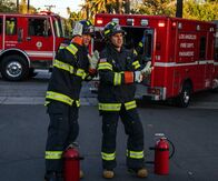 9-1-1 Notruf L.A. – L-R: Evan 'Buck' Buckley (Oliver Stark) und Eddie Diaz (Ryan Guzman)