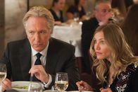 Gambit - Der Masterplan – Chef Lionel Shabandar (Alan Rickman, l.) und PJ (Cameron Diaz, r.)
