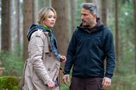 Sturm der Liebe – Greta (Laura Osswald, l.) ist überrascht, als ein Unbekannter (Pablo Sprungala, r.) ihr seine Begleitung anbietet.; ARD STURM DER LIEBE FOLGE 4295 Uhr im ERSTEN. Greta (Laura Osswald, l.) ist überrascht, als ein Unbekannter (Pablo Sprungala, r.) ihr seine Begleitung anbietet.