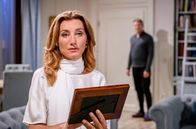 Sturm der Liebe – Alexandra (Daniela Kiefer, l. vorne) und Christoph (Dieter Bach, r. hinten) empfinden beide tiefen Trennungsschmerz.