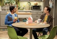 The Big Bang Theory – (v.li.) Kunal Nayyar (Rajesh Koothrappali), Kevin Sussman (Stuart).