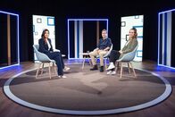 Standpunkte – Moderatorin Corina Egli; Gregory Fretz, Leitender Arzt Innere Medizin KSGR; und Michaela Berry, Betroffene von Long Covid Copyright: SRF/PTV