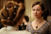 Das Sacher. In bester Gesellschaft – v.li.n.re. Konstanze von Traunstein (Josephine Preuss), Martha Aderhold (Julia Koschitz).