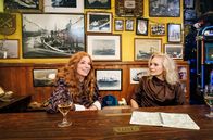 Inas Nacht – Marleen Lohse (l.) und Ina Müller (r.).