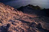 Risiko Vulkan - Der Feuerberg von Java – Blick vom Vulkankrater des Merapi zum Pasabubrah Plateau