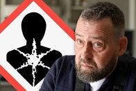 Puls – Puls Krank durch Arbeit David Francescato hat jahrelang mit ungenügend geschützten Atemwegen Oberflächen industrieller Anlagen versiegelt und gereinigt und sich damit eine unheilbare Krankheit eingehandelt. Copyright: SRF