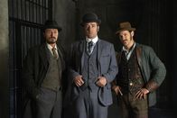Ripper Street – (v.l.n.r.) Detective Sergeant Bennet Drake (Jerome Flynn); Det. Insp. Edmund Reid (Matthew Macfadyen); Captain Homer Jackson (Adam Rothenberg)
