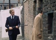 Get Carter – Er beginnt seinen Rachefeldzug: Michael Caine als Jack Carter (l.)