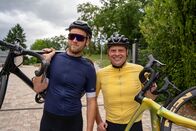 Terra Xplore – Der ehemalige Radrennprofi Jan Ullrich (r.) spricht mit Psychologe Leon Windscheid (l.) über seine psychischen Tiefpunkte, wie er es wieder raus geschafft hat.