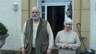 Matriarch - Sie will dein Baby – Bob Fairbairn (Alan Cuthbert), Agnes Fairbairn (Julie Hannan)