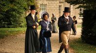 Sanditon – Harry Montrose (Edward Davis, l.), Georgiana Lambe (Crystal Clarke, m.) und Arthur Parker (Turlough Convery, r.)