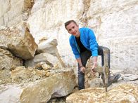 pur+ – Eric Mayer erfährt in einem Steinbruch im Altmühltal, was die Ägypter beim Bau der Cheopspyramide leisteten.
