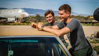 High-Flyers – L-R: Guus Walema (Soy Kroon) und Rutger de Man (Josha Stradowski)